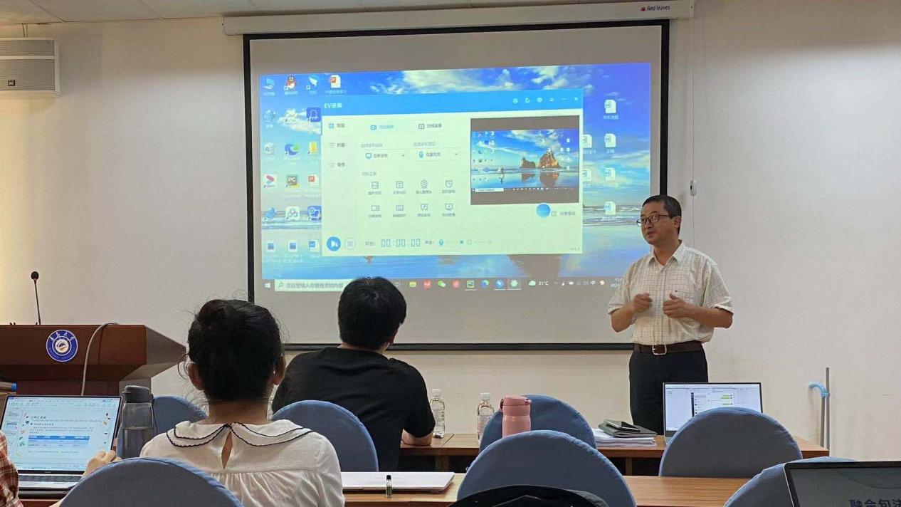 员工报告04